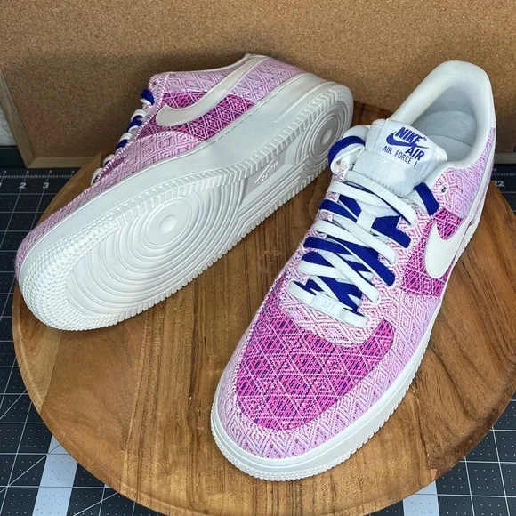 Nike
Air force 1
'woven together'
NWOT - Picture 10 of 12